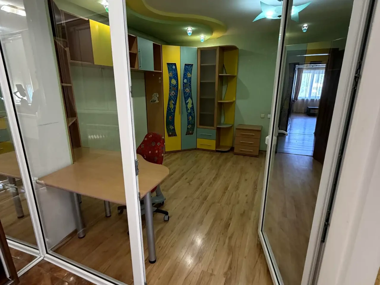 Продаж квартири 3-кімн. 100 м² 4/5 пов.