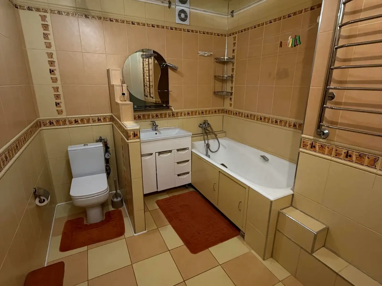 Продаж квартири 3-кімн. 100 м² 4/5 пов.
