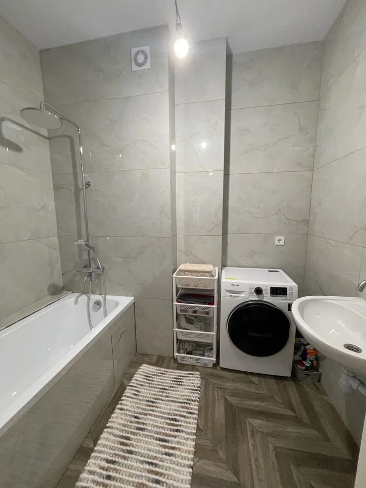 3 к  квартира 113 м² з 2 балконами , ремонт 90%, окремі 3 сп