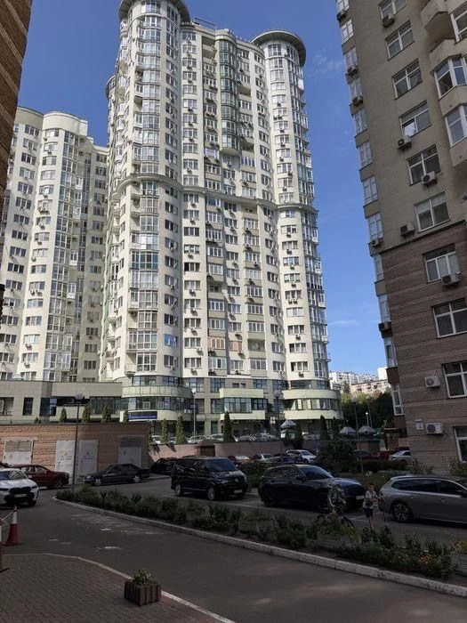 ШВИДКИЙ ПРОДАЖ! НАЙВИГІДНІША ЦІНА В ЖК Пори  Року .Топ локац