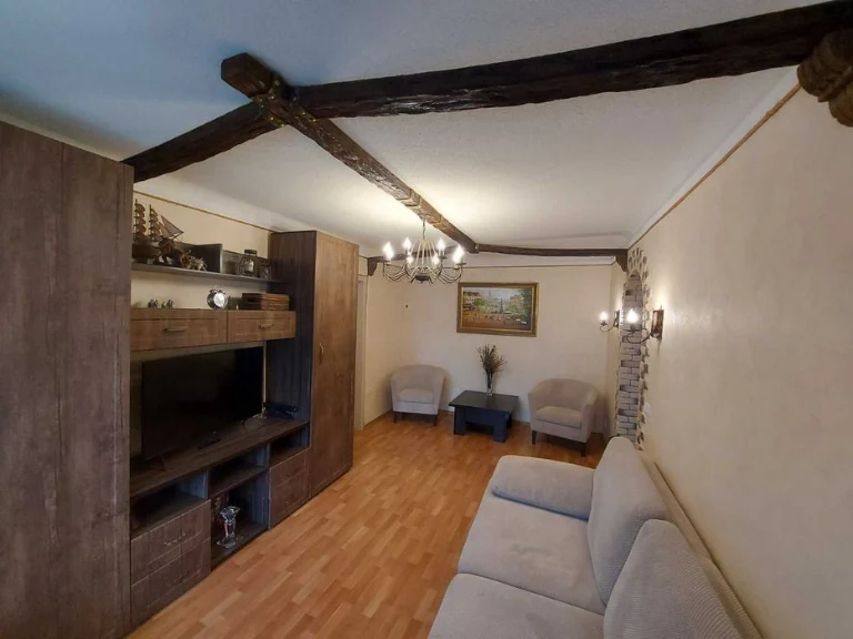 Renovated and furnished 2-room apartment for sale, 3/5, Kirpych
