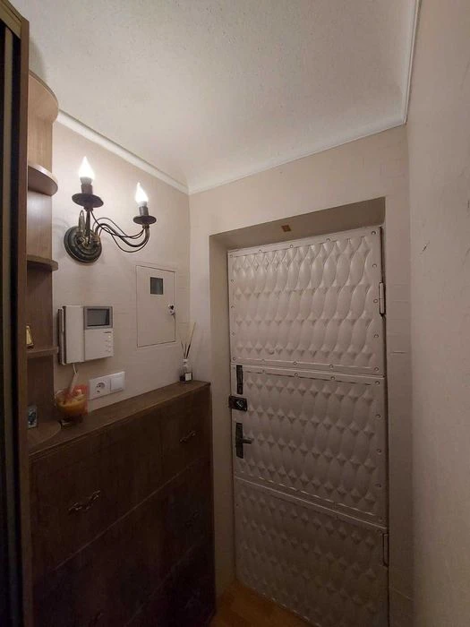 Renovated and furnished 2-room apartment for sale, 3/5, Kirpych