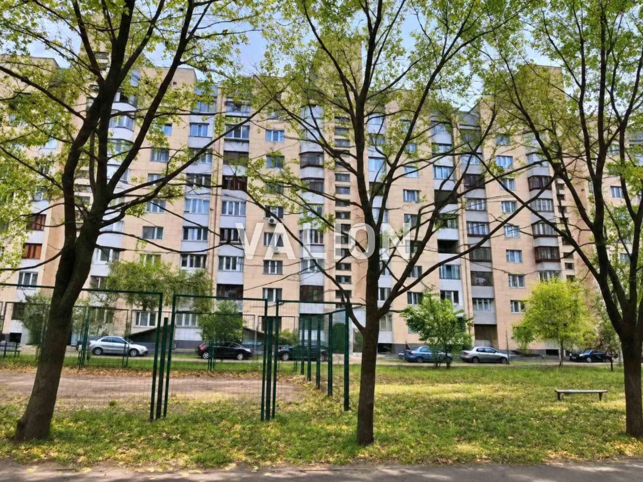 Без % продаж 2-кімнатна квартира по просп. Леся Курбаса, 1-Б