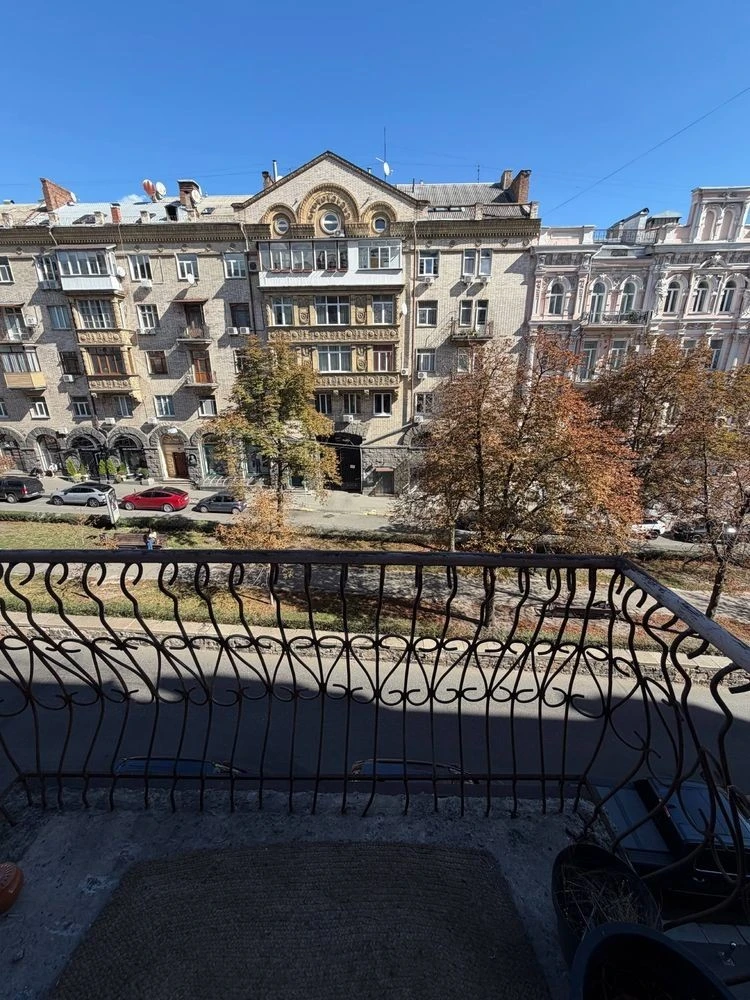 Оренда 3-кімнатної квартири в центрі, Антоновича 22, метро