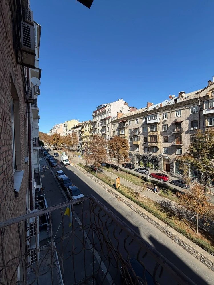 Оренда 3-кімнатної квартири в центрі, Антоновича 22, метро