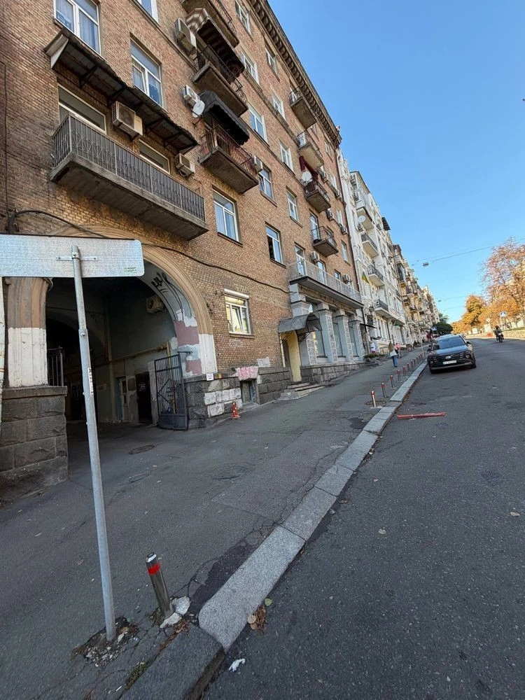 Оренда 3-кімнатної квартири в центрі, Антоновича 22, метро