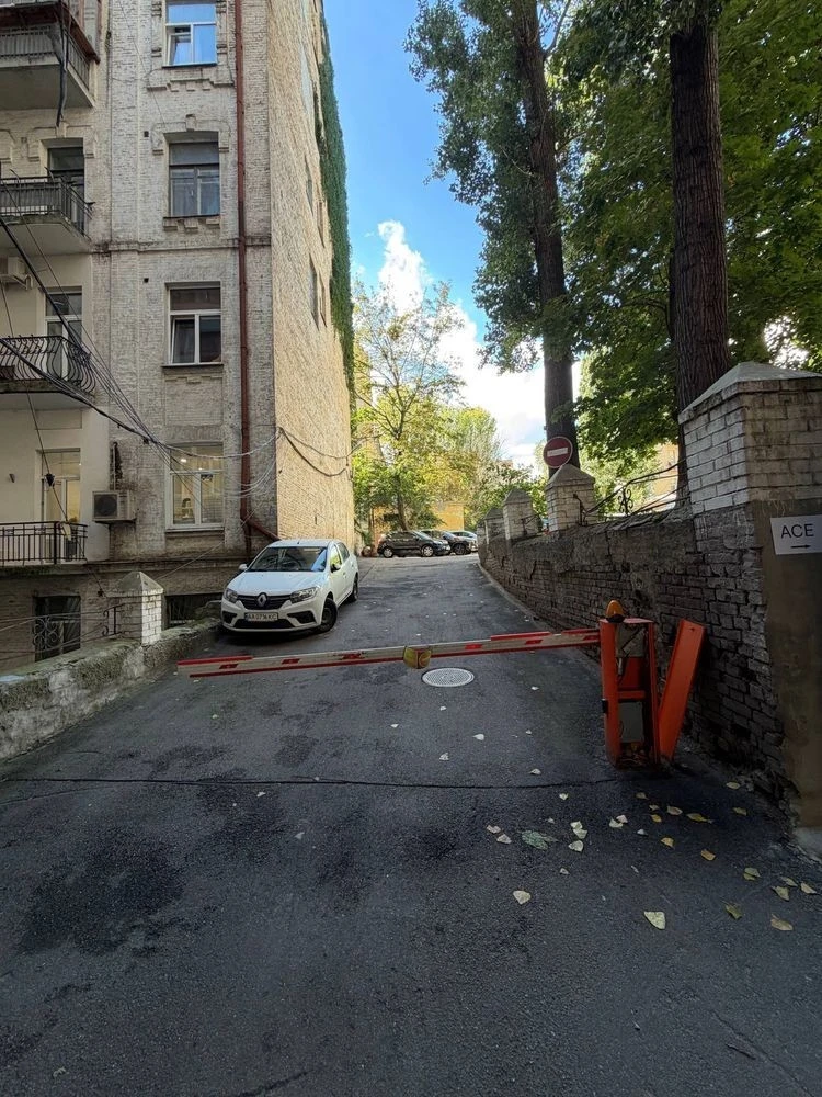 Оренда 3-кімнатної квартири в центрі, Антоновича 22, метро