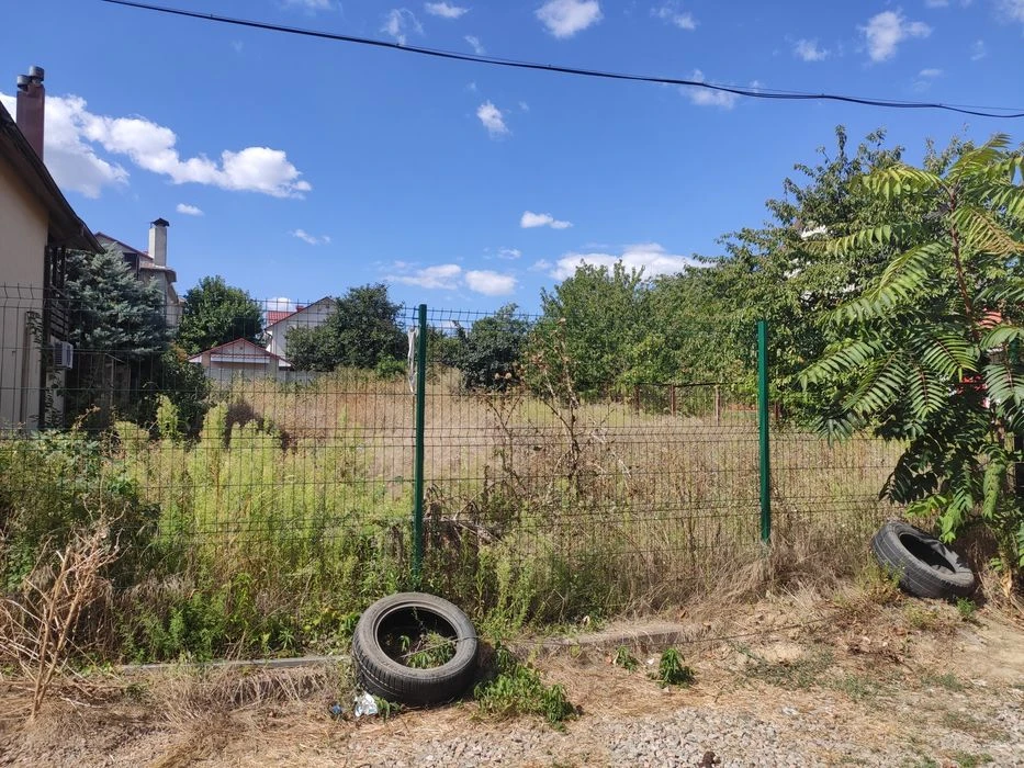 Plot near the sea, Odessa, St. Primorye, Molodaya Gvardiya