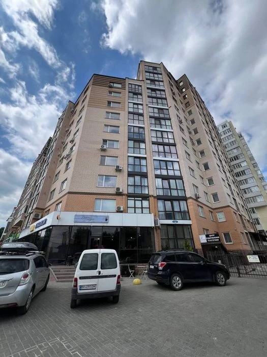 ВиплатиТак! Велика 2к Виставка не кутова. Середній поверх. М