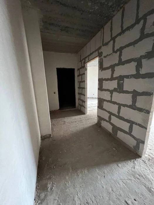 ВиплатиТак! Велика 2к Виставка не кутова. Середній поверх. М