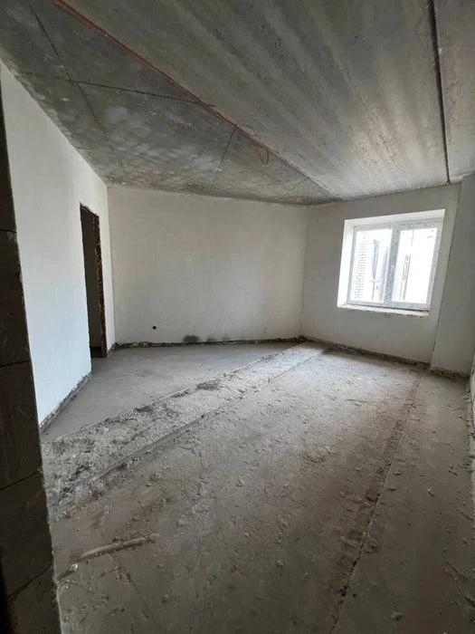 ВиплатиТак! Велика 2к Виставка не кутова. Середній поверх. М