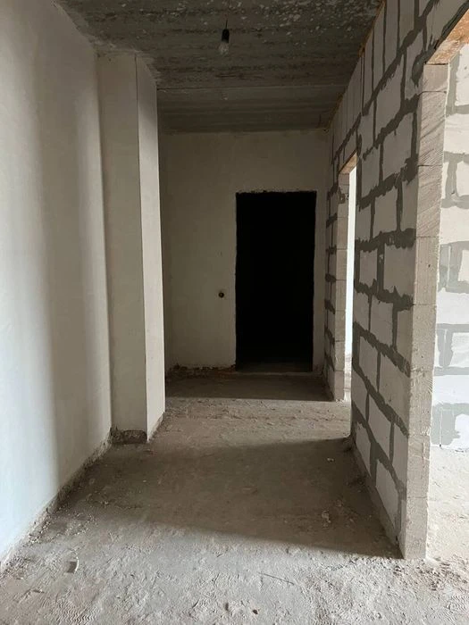 ВиплатиТак! Велика 2к Виставка не кутова. Середній поверх. М