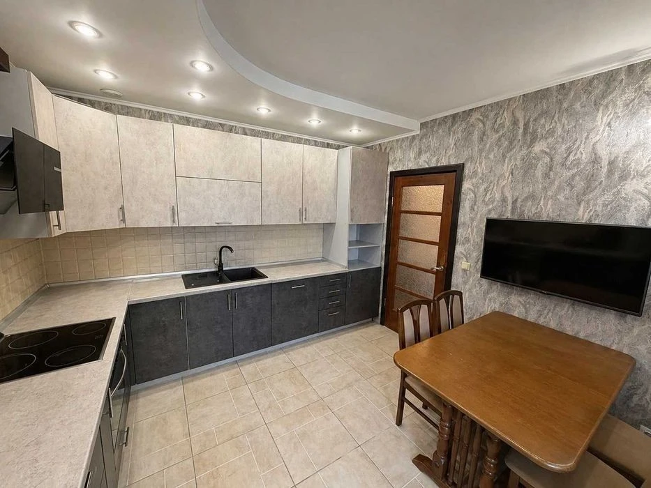Sale of a 3-room apartment of 92 sq. m. with UPS, Dragomano St.