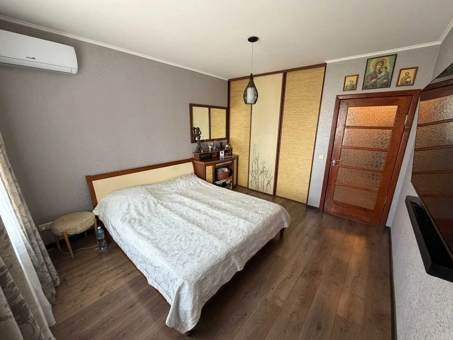 Sale of a 3-room apartment of 92 sq. m. with UPS, Dragomano St.