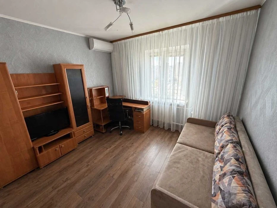 Sale of a 3-room apartment of 92 sq. m. with UPS, Dragomano St.