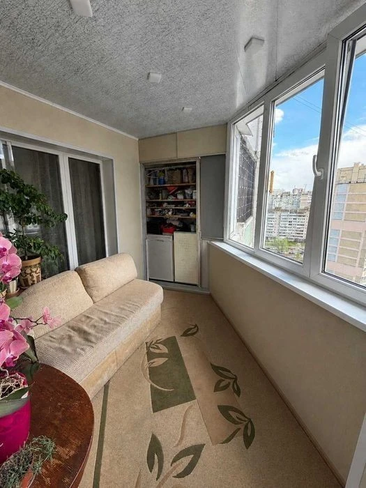 Sale of a 3-room apartment of 92 sq. m. with UPS, Dragomano St.