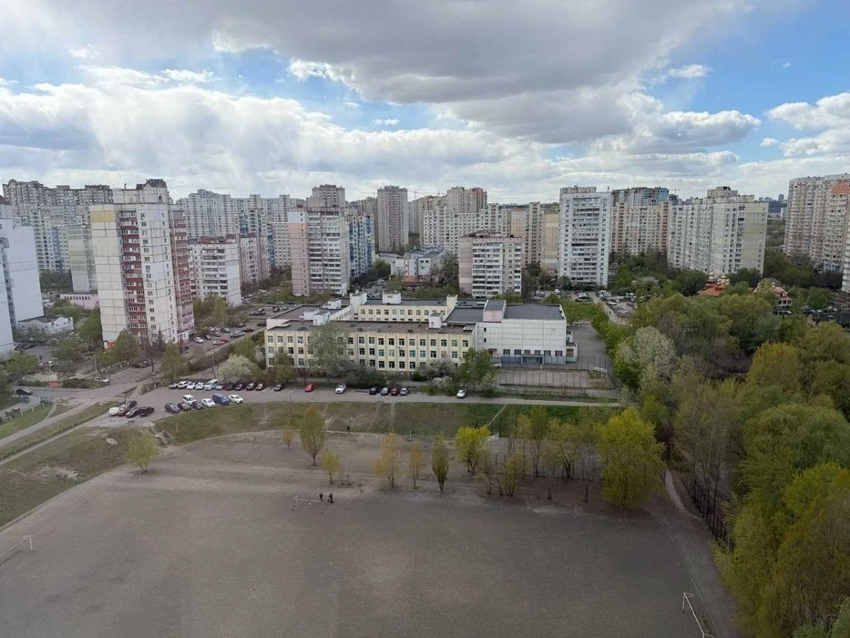 Sale of a 3-room apartment of 92 sq. m. with UPS, Dragomano St.