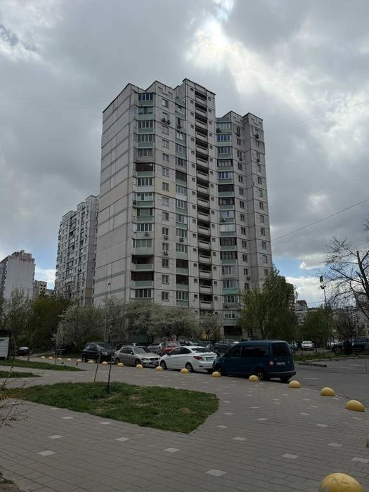 Sale of a 3-room apartment of 92 sq. m. with UPS, Dragomano St.