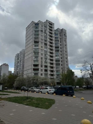 Sale of a 3-room apartment of 92 sq. m. with UPS, Dragomano St.