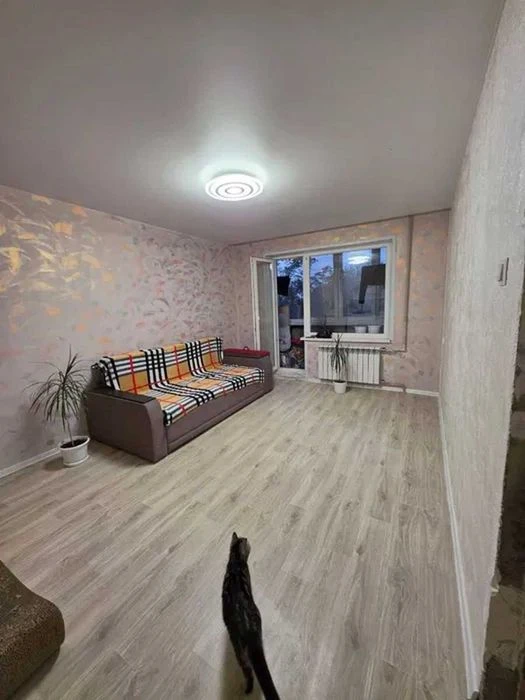 I will sell a 2-room apartment on the left bank, st. autumn