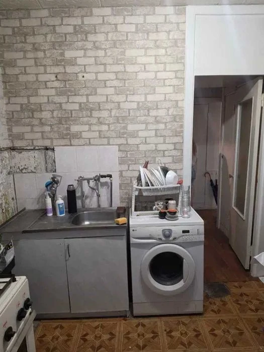 I will sell a 2-room apartment on the left bank, st. autumn