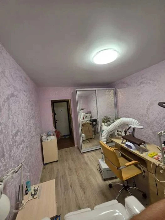 I will sell a 2-room apartment on the left bank, st. autumn