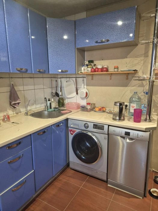 For sale: 1-room apartment with improved layout on Molochnaya Street.