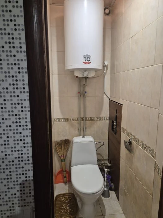 For sale: 1-room apartment with improved layout on Molochnaya Street.