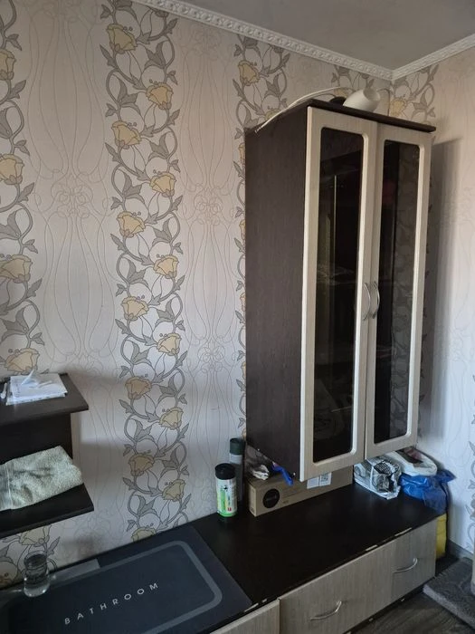 For sale: 1-room apartment with improved layout on Molochnaya Street.