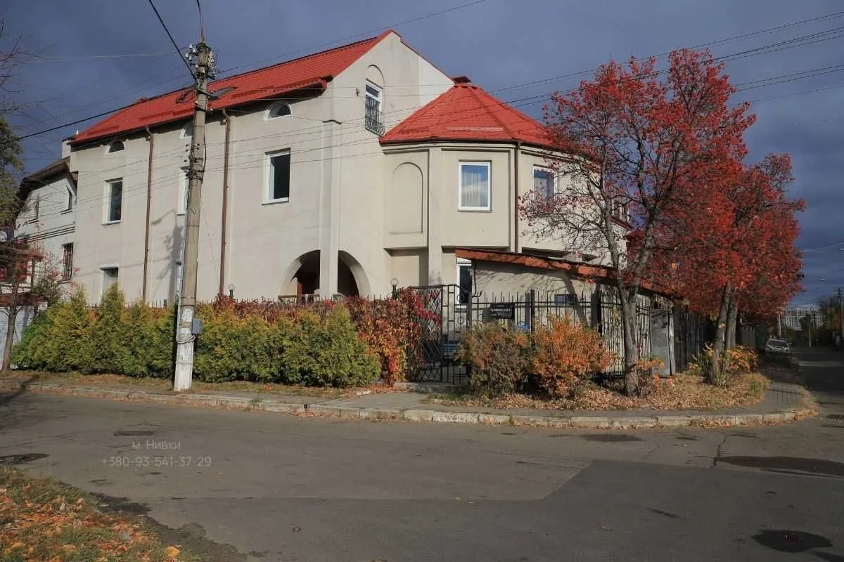 УНІВЕРСАЛЬНІЙ БУДИНОК 955 кв.м біля м. Нивки *Від власника