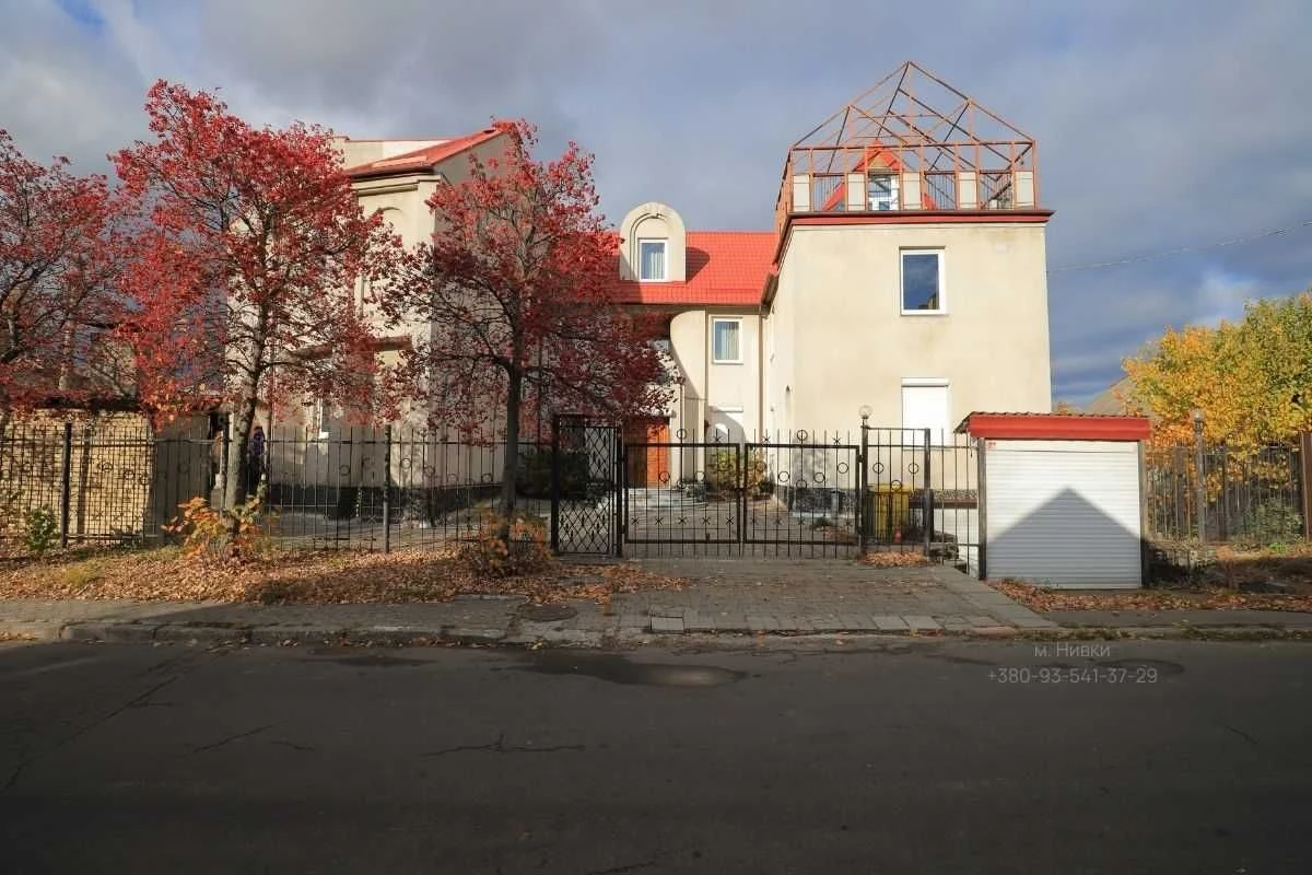 УНІВЕРСАЛЬНІЙ БУДИНОК 955 кв.м біля м. Нивки *Від власника