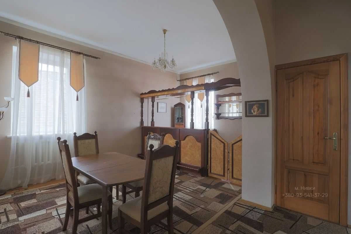 УНІВЕРСАЛЬНІЙ БУДИНОК 955 кв.м біля м. Нивки *Від власника