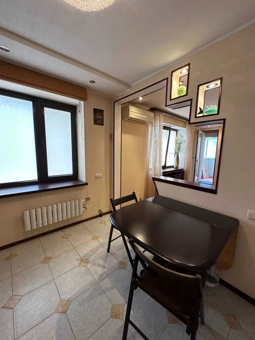 Two-bedroom apartment for sale in Pavlovo Pole! Nauchnaya metro station, Lyapunov Street!
