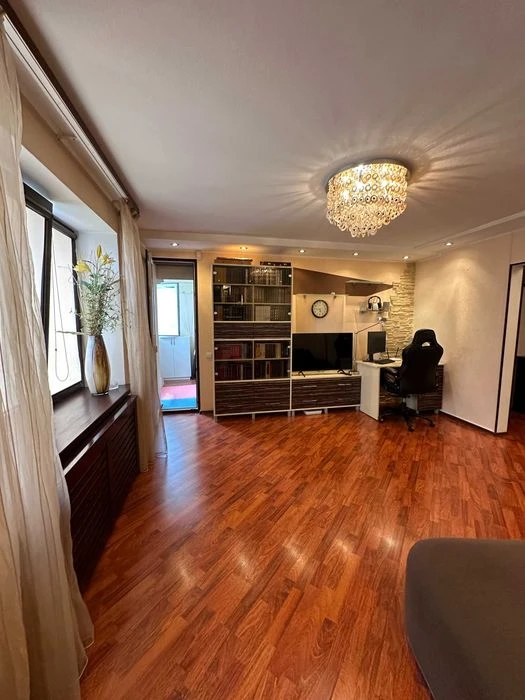 Two-bedroom apartment for sale in Pavlovo Pole! Nauchnaya metro station, Lyapunov Street!