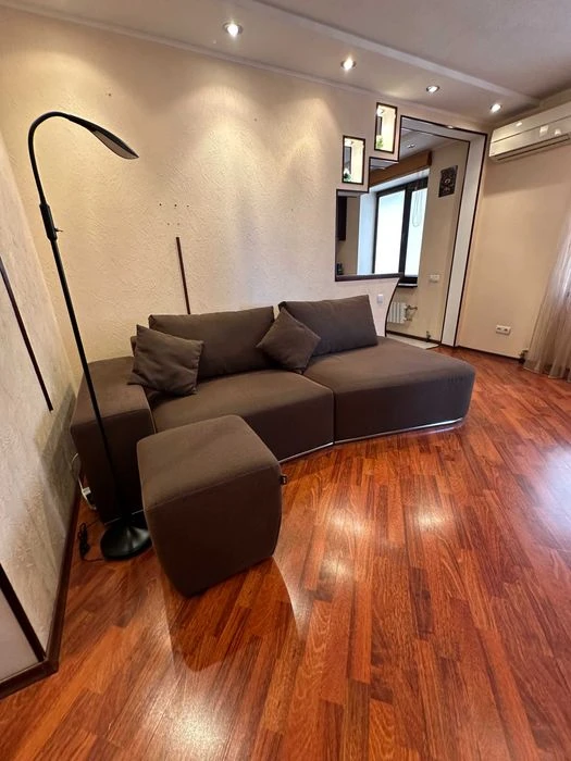 Two-bedroom apartment for sale in Pavlovo Pole! Nauchnaya metro station, Lyapunov Street!