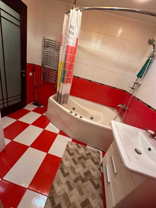 Two-bedroom apartment for sale in Pavlovo Pole! Nauchnaya metro station, Lyapunov Street!