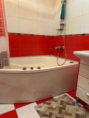 Two-bedroom apartment for sale in Pavlovo Pole! Nauchnaya metro station, Lyapunov Street!