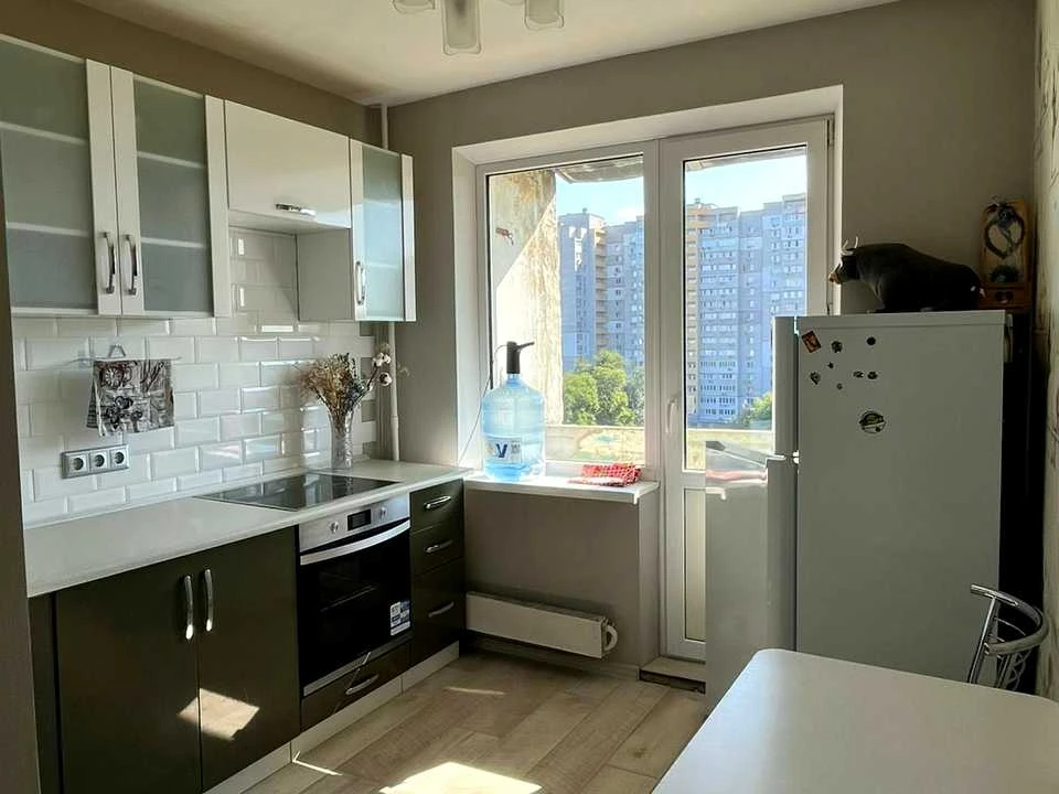 Apartment. Dnipro, Brativ Gorobtsiv St. (Dmytra Kedrina)