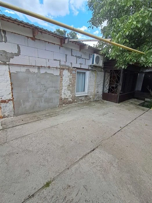 Sale of part of the house in the Oleksandrivskyi house