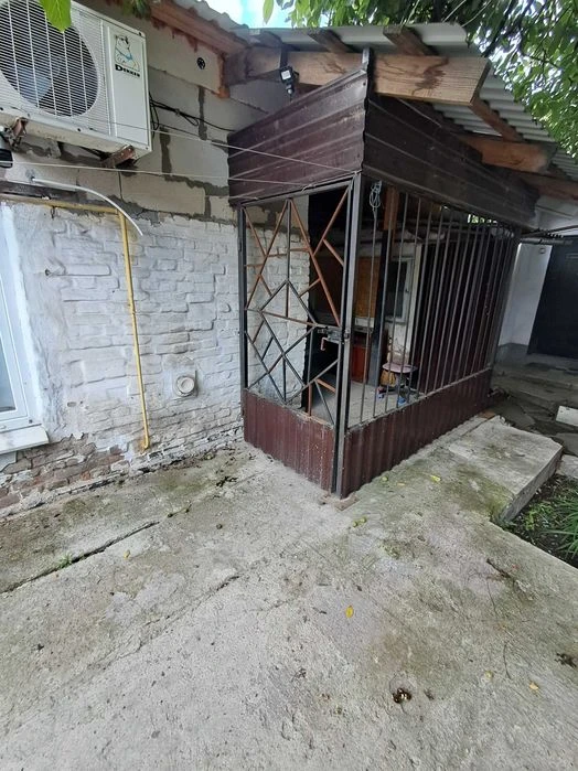 Sale of part of the house in the Oleksandrivskyi house