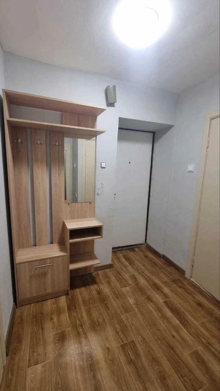 1комнатная с балконом м на Науки 86к2