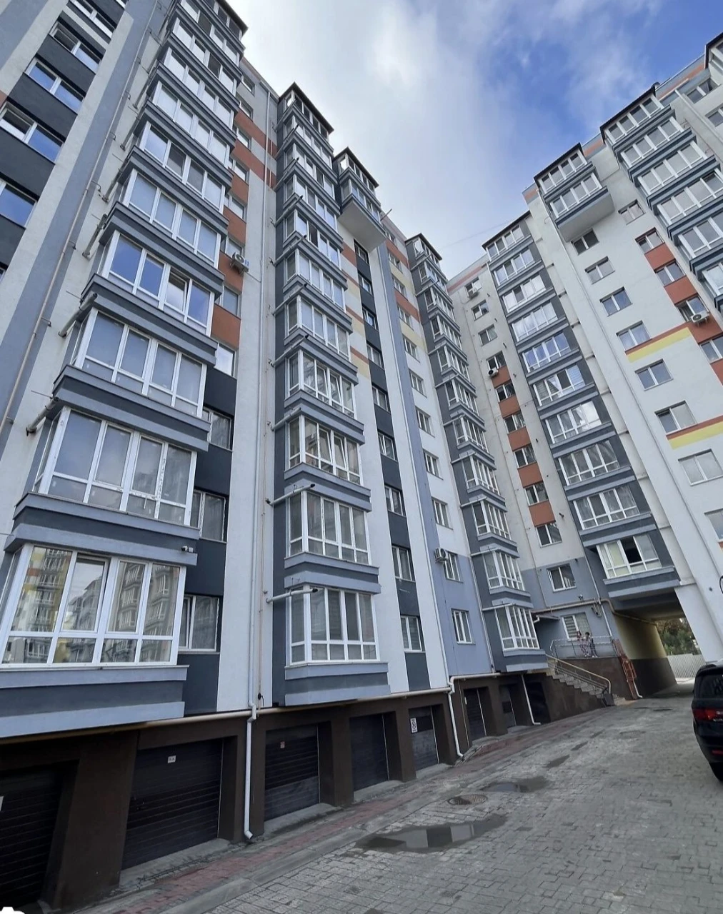 Продаж просторої 3 кім квартири Чайка.