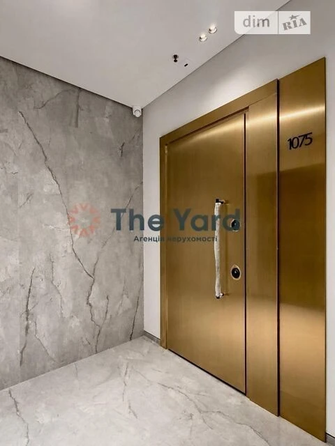 Sale of 4-room apartment 183 sq. m. on Staronavodnytska Street 42/44,