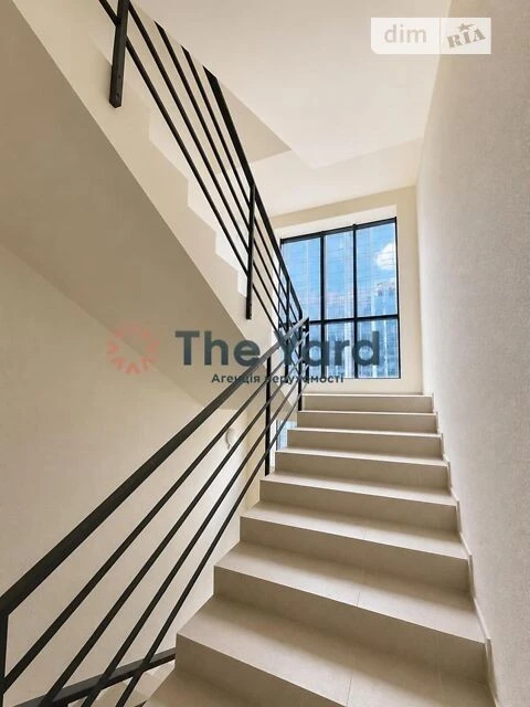 Sale of 4-room apartment 183 sq. m. on Staronavodnytska Street 42/44,