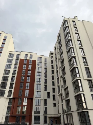 Шикарна 1кім 42м на 5пов з кухнею 20м в збудованому будинку