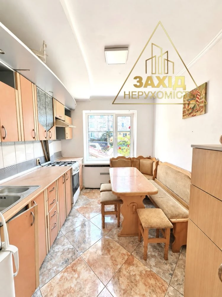 Чотирикімнатна р-н Відродження 74 м², роздільне планування