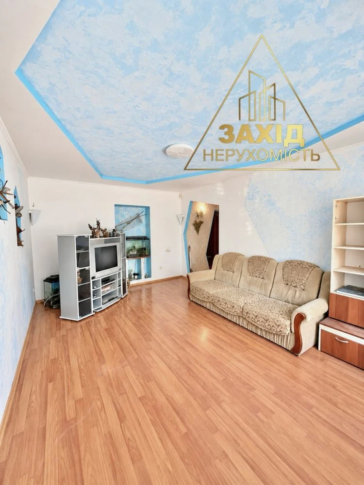 Чотирикімнатна р-н Відродження 74 м², роздільне планування