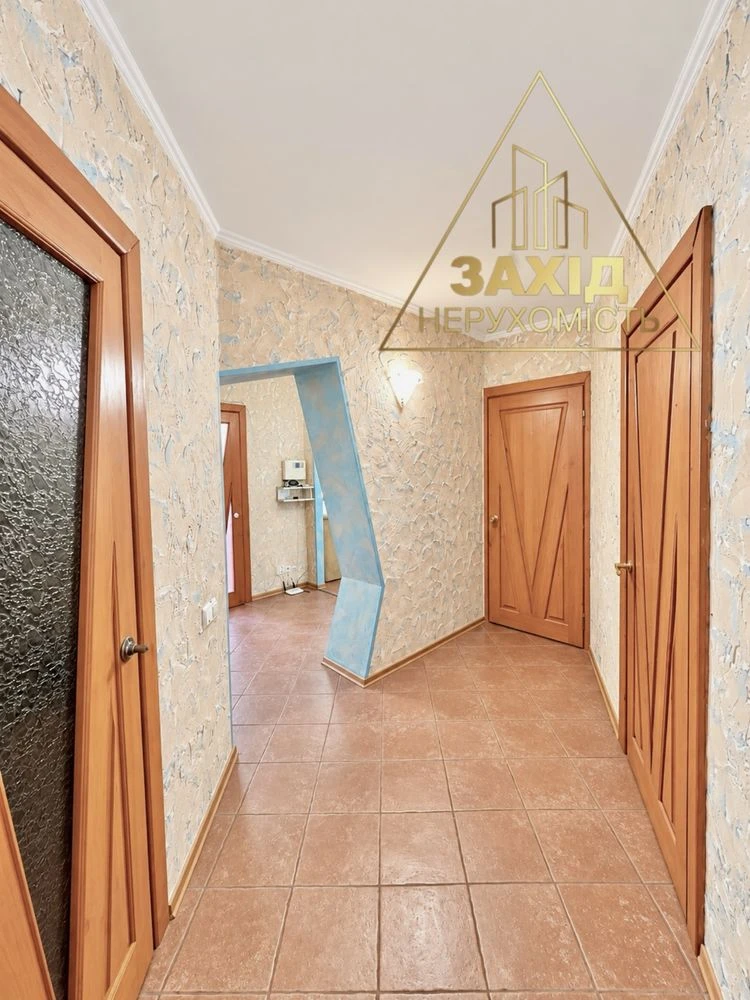 Чотирикімнатна р-н Відродження 74 м², роздільне планування