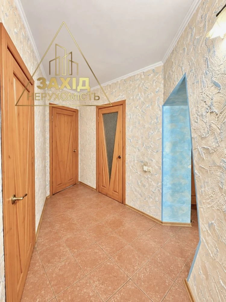 Чотирикімнатна р-н Відродження 74 м², роздільне планування