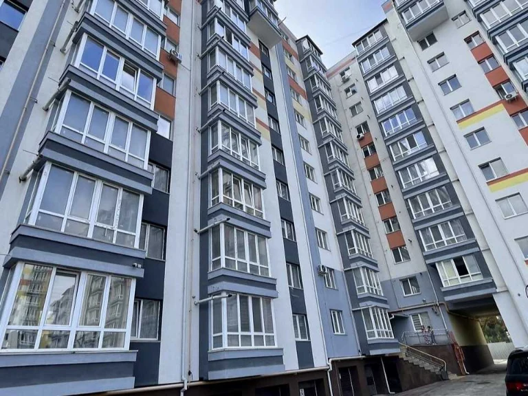Квартира. Рівне, Гайдамацька вул. (Марфи Струтинської)